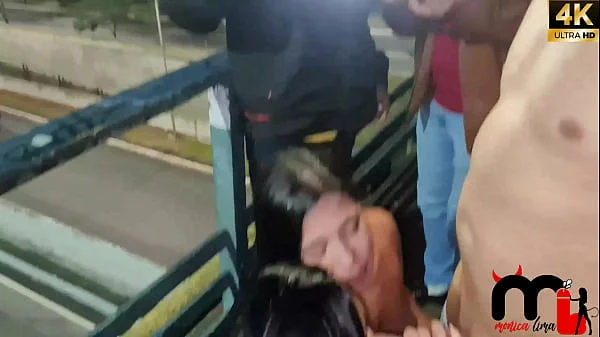 Após o role o corno duvidou que eu foderia com os machos que estavam no viaduto da Av. 23 de maio, tadinho dele acabei sendo fodida e levando um banho de porra. (Lalla Potira - Bill Smoke - Toda Hora sem parar)